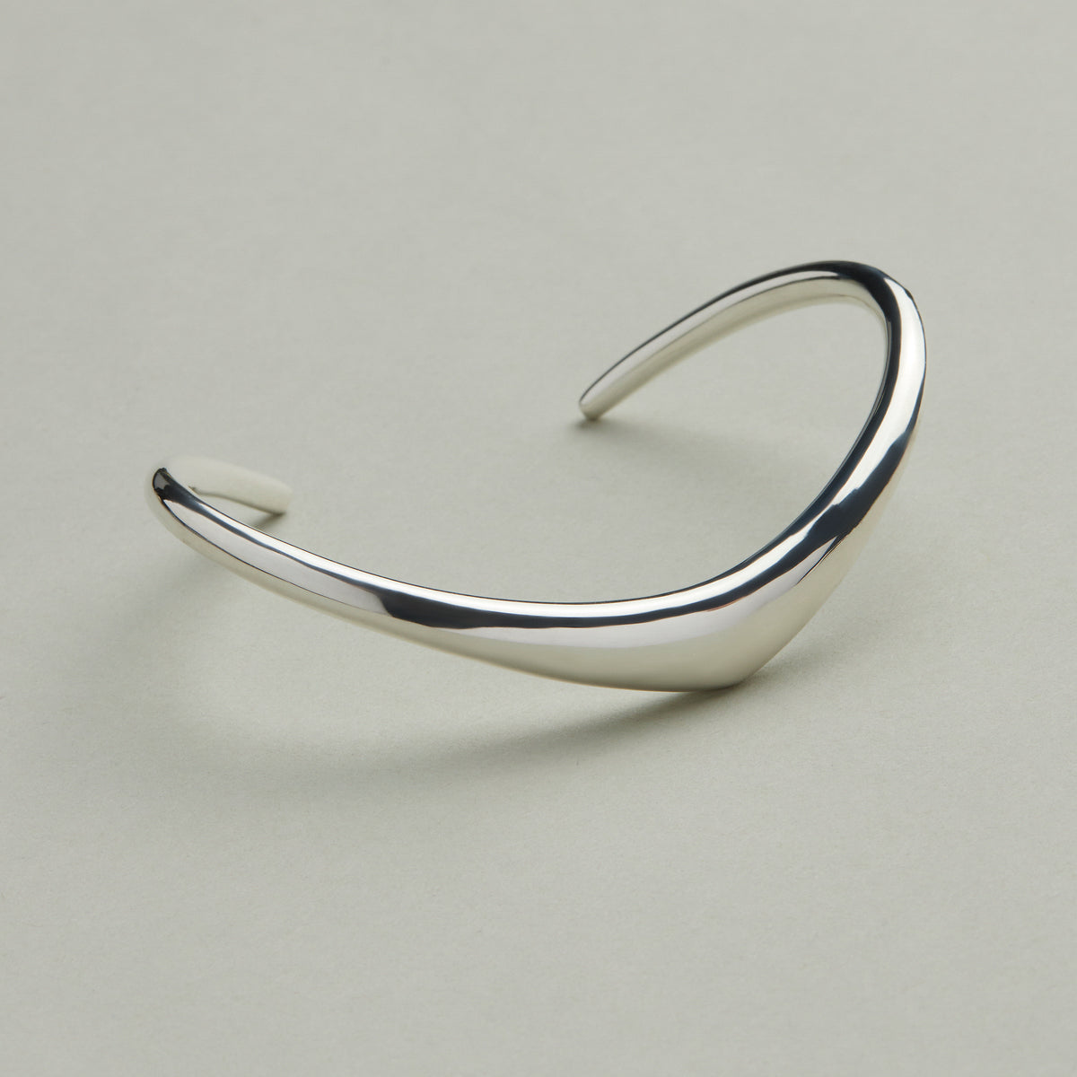 La Muse Hinged Cuff