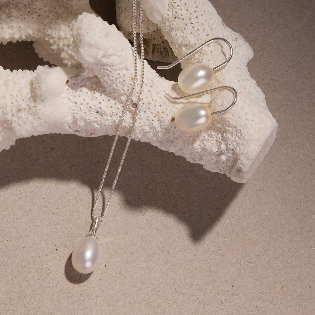 Isla Pearl Earrings