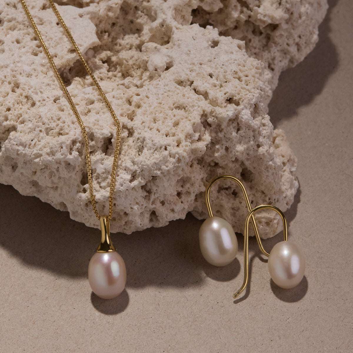 Isla Pearl Earrings