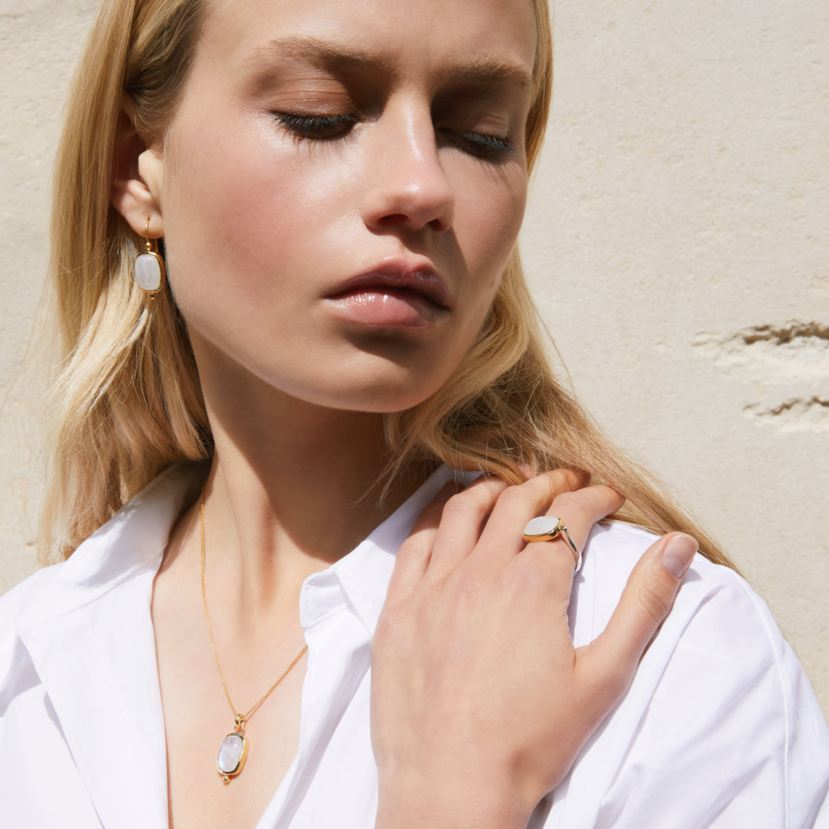 Fleur Rainbow Moonstone Ring