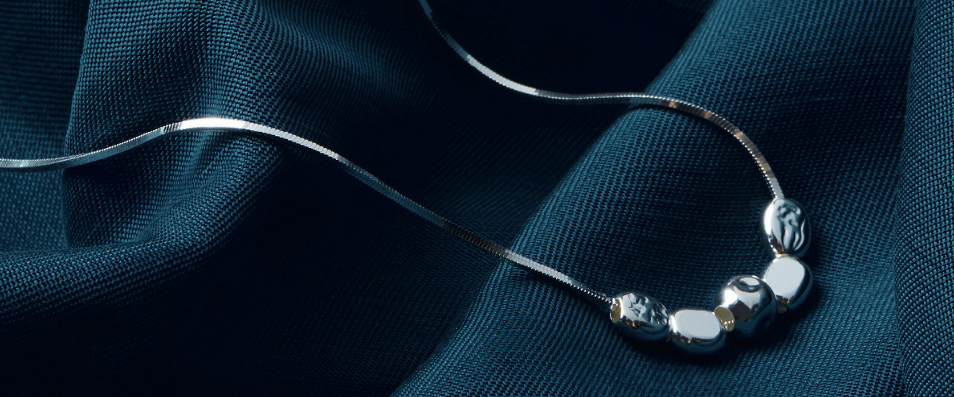 Women's Short Necklaces