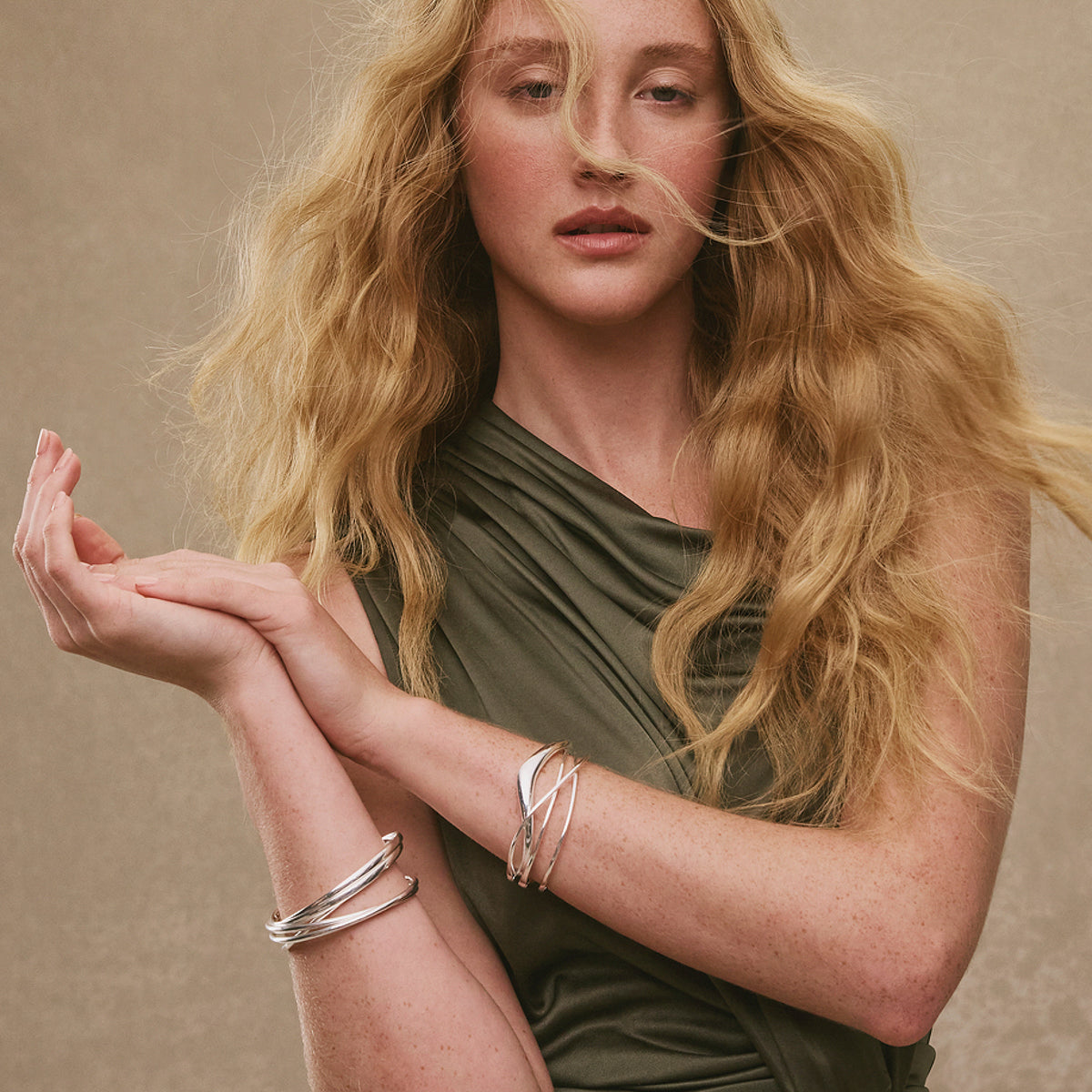 La Muse Hinged Cuff