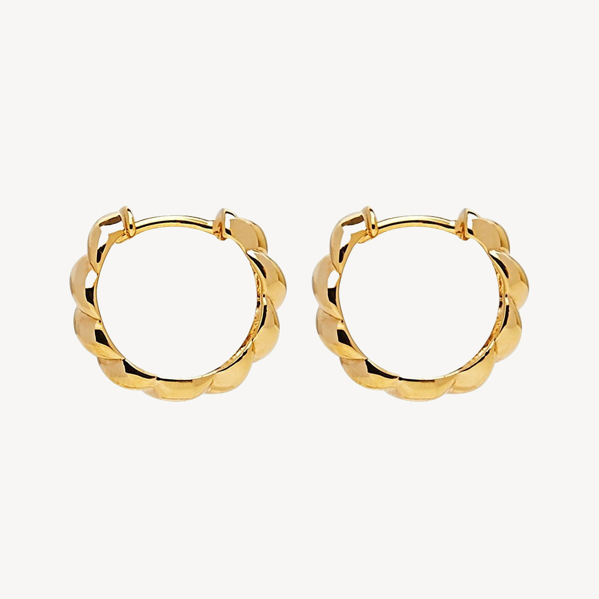 Zippy Twist Huggie Earring